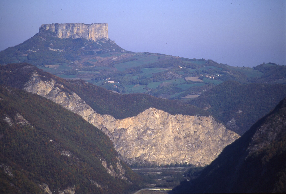 Pietra di Bismantova - Foto Archivio Servizio Geologico
