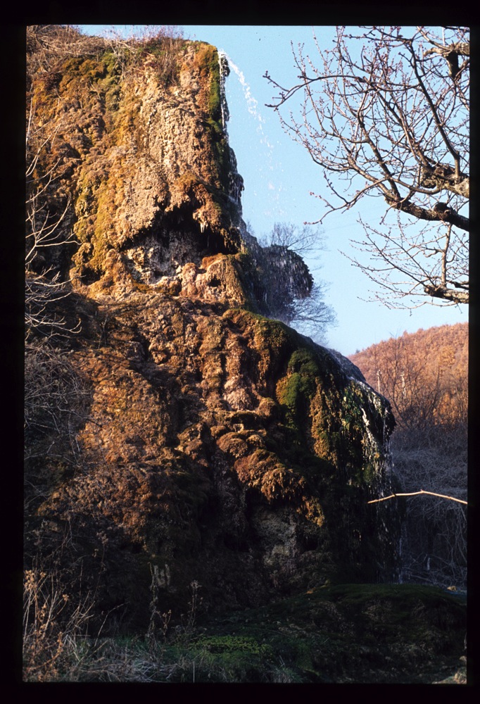 Sorgente pietrificante e grotta di Labante - Archivio fotografico Delfino Insolera, cortesia di Istituto per i beni artistici culturali e naturali E-R