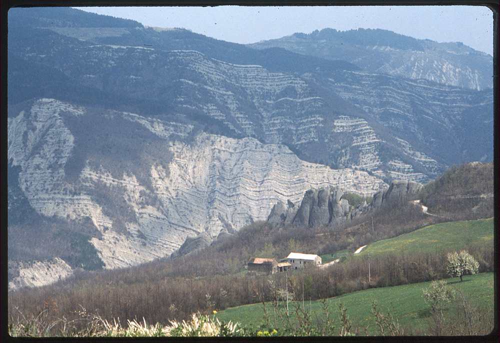 Salti del Diavolo e Flysch di Monte Cassio - Archivio fotografico Delfino Insolera, cortesia di Istituto per i beni artistici culturali e naturali E-R