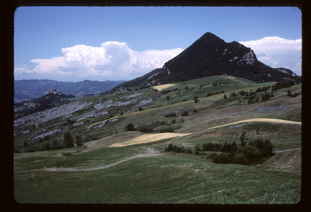 Montovolo e Monte Vigese - Archivio fotografico Delfino Insolera, cortesia di Istituto per i beni artistici culturali e naturali E-R