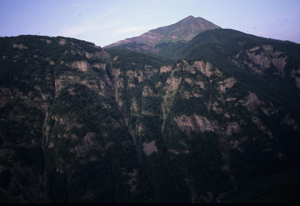 Schiocchi dell'Ozola e Monte Cusna - Foto Archivio Servizio Geologico
