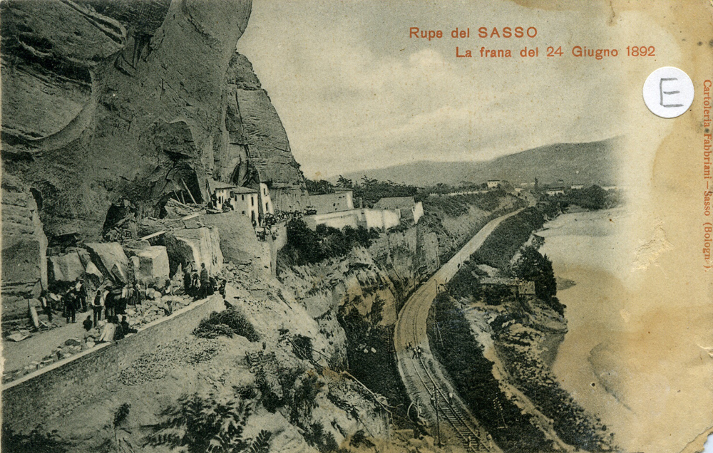 La frana del 1892 in una cartolina dell'epoca.