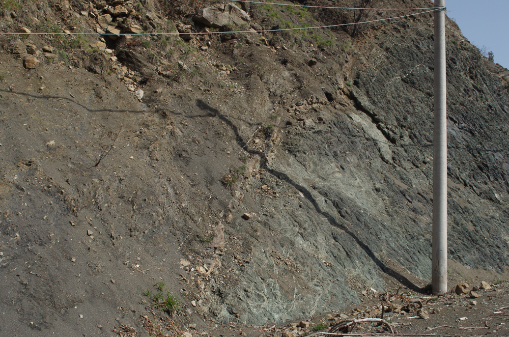 Il contatto tra unità geologiche diverse presso Campi delle Bratte.